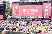 民進黨首場造勢萬人冒雨助陣  蘇巧慧：800天民調從落後到領先