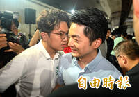 與蔣萬安同場交頭接耳！「悄悄話」講什麼？ 沈伯洋親揭內容