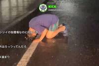 不信邪拿路邊積水洗頭！日本直播主3天後高燒血尿 大量細菌恐攻腎
