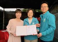 小英與林佳龍同時簽名機率多高？ 竹市莊競程結婚證書曝光2見證人
