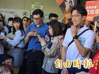 掃街遭嗆聲「佯瘤」 沈伯洋大器回應：排隊辛苦了、盼幫受影響民眾重拍