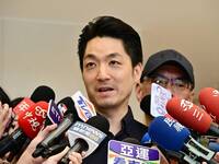 稿子還沒寫好？傳蔣萬安退王偉忠通告、專訪又跳票
