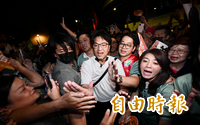 下午臨時宣布！沈伯洋突襲延三夜市 洋流依舊塞爆網看呆