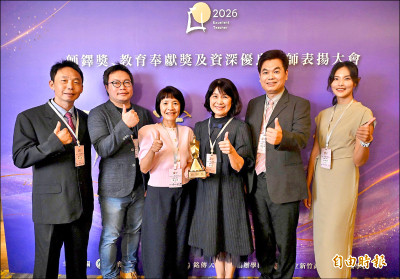 放棄進台積電、共機擾台變教材…師鐸獎得主致力為孩子開路