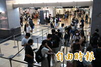 中秋連假「貪食蛇」再現！高鐵南港站塞爆 自由座旅客卡閘口爆怒 
