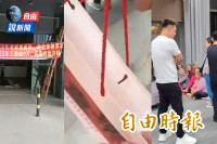 自由說新聞》中國企業發「空包彈禮盒」傻爆眼！民怨蔓延討薪畫面瘋傳