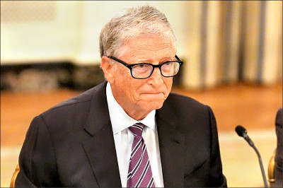 中英對照讀新聞》Bill Gates Warns AI Powerful Enough to Lead to ‘a Billion Deaths’ 比爾蓋茲警告 AI強大到足以導致「10億人死亡」