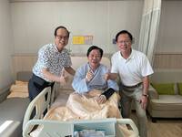 造勢時突昏倒國民黨嘉義縣黨部主委蔡明顯今將出院 張啓楷再赴醫院探視