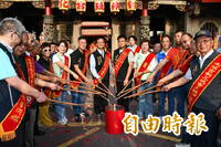 瘋媽祖搶扭蛋！南瑤宮遶境跨11鄉鎮市 回鑾拋「神秘禮券」大獎曝