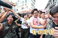 圖輯》「洋流慧聚」來了！沈伯洋、蘇巧慧合體 支持者擠爆三峽老街
