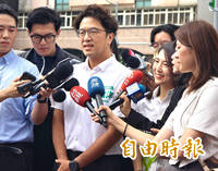 向蔣萬安、李四川下戰帖！喊話辯論毒品政策 沈伯洋隨車擬定綱要曝光
