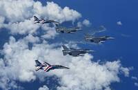 F-16 BLK70戰機志航降落 國軍F-16 BLK20及勇鷹、預警機全出動迎接
