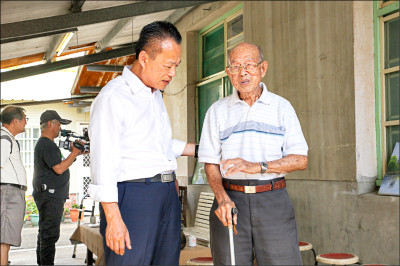 嘉縣101歲王柏雄 通日語還學英文