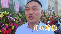 屏東參選人徒手補路引爭議 網批作秀恐觸法