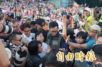 再度「洋流慧聚」！新莊人潮爆棚 沈伯洋：我和蘇巧慧只差最後一哩路