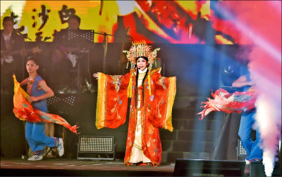 張秀卿媽祖駕到 粉紅超跑霸氣開場