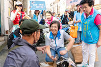 徐欣瑩返鄉新豐掃街 在地藍軍陪同、鄉親熱情力挺