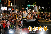車隊逾2千輛隨行！ 「洋流」淹沒保安宮空拍畫面驚人