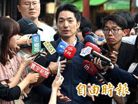 沈伯洋秒簽自由等5媒體聯合辯論  蔣萬安跳針喊「依慣例只辦一場」