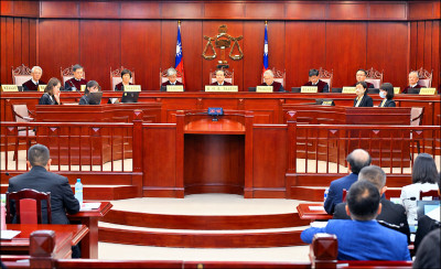 拒評議逾300天 卻冠職銜發表不同意見／3大法官還收權利金 司法人檢舉