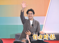 被砸椅子的莊同學現身？否認與沈伯洋好友 卻驚見「萊爾校長」