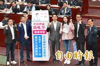 「生生喝鮮奶」未達標！校方爆收學生證做1事 周軒直呼好恐怖