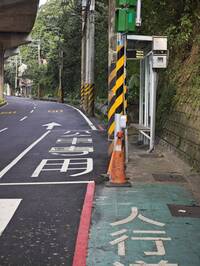三鶯線長壽山站外人行道做一半 交通局：再與中央研議改善方式