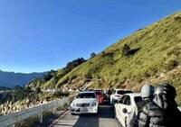 賓士「霸停」合歡山卡死200車  台14甲線部分路段連假將實施高乘載管制