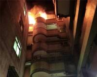 與家人吵架後竟縱火！台中東區大樓烈焰狂竄驚魂 83人暗夜急疏散