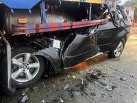 國道服務區離奇事故 BMW休旅車衝大貨車底2死