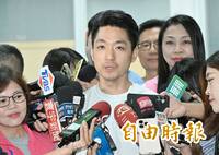 蔣萬安視察托嬰中心「不脫鞋、僅穿鞋套」挨轟！律師：真的甚麼都不知道......