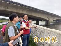 張善政視察南崁溪出海口 地方盼儘速研擬淤積改善對策