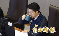 辯論說這詞就喝！蔣萬安變喝酒遊戲 詹凌瑀笑：我10分鐘掛