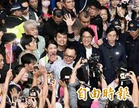 《圖輯》沈伯洋、童子瑋基隆開講車掃 人潮一如既往擠爆