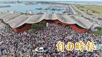 莊競程、沈伯洋新竹南寮漁港放風箏 竹科媽媽：謝謝林智堅讓南寮脫胎換骨
