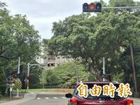 不滿校園內設紅綠燈擋行人 清大學生會提3大訴求籲校方重新審議