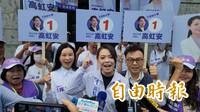 高虹安抽中1號籤王 莊競程由妻子方心慧代抽抽到3號
