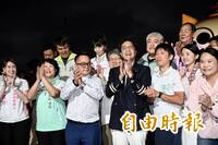 沈伯洋半夜分享基隆車掃趣事 「小水滴」傻眼：還沒睡？