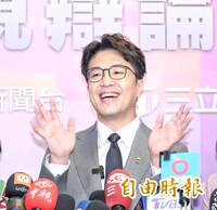 辯論結束沈伯洋、蔣萬安舉動「超反差」！ 網嘆：人品藏在細節裡