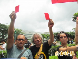 帆廷抗議王張會 馮光遠也現身