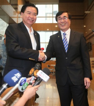 兩黨會談各持己見 僅達6月底前通過修憲案共識