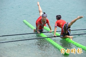 水上漂輕功現身日月潭 觀眾驚嘆不已
