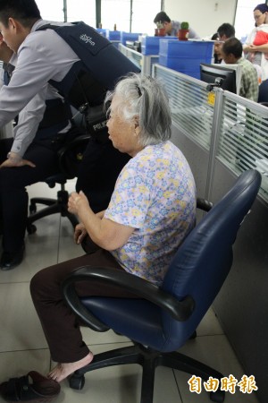 母親節前 竹東警東西向上尋回84歲「散步」老媽媽