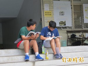 大學指考首節物理科 考生：有前所未見的新題型