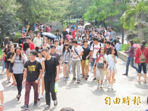 指考公民與社會 中一中生：中規中矩