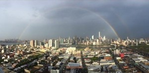 感動！911屆滿14年 紐約世貿升起「希望彩虹」