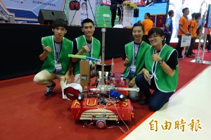 機器人競賽奪冠 宜蘭大學學生要剃光頭