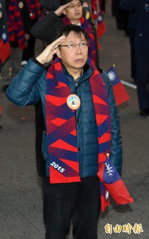去年總統府升旗 記得柯P和馬英九這一幕嗎？
