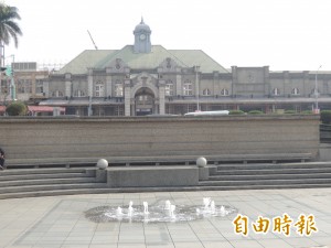 台鐵新竹站大停電逾5小時 緊急搶修中