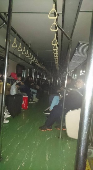 台鐵新竹往基隆方向區間車 一度停電停駛